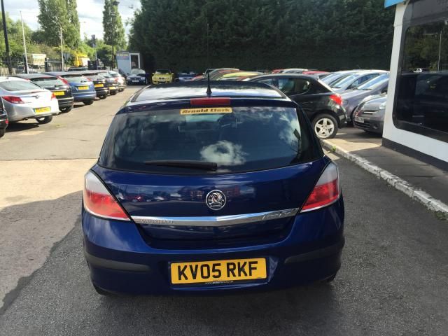 2005 VAUXHALL ASTRA 1.6 TWINPORT 5d image 2