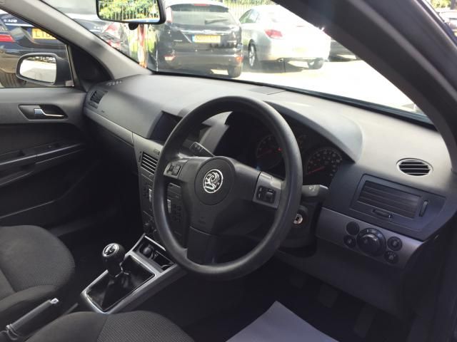 2005 VAUXHALL ASTRA 1.6 TWINPORT 5d image 4