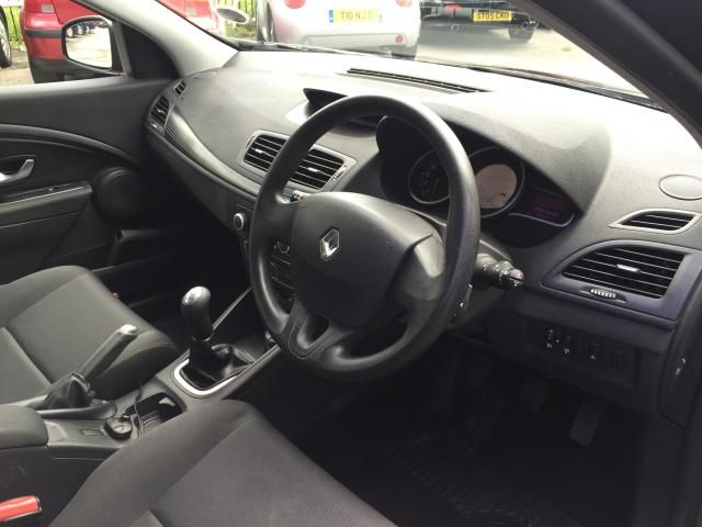 2009 RENAULT MEGANE 1.6 EXPRESSION VVT 5d image 4