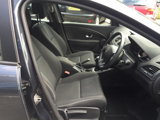2009 RENAULT MEGANE 1.6 EXPRESSION VVT 5d image 5