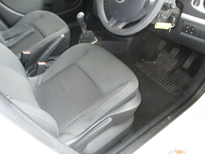 2010 RENAULT CLIO EXPRESSION TCE image 5