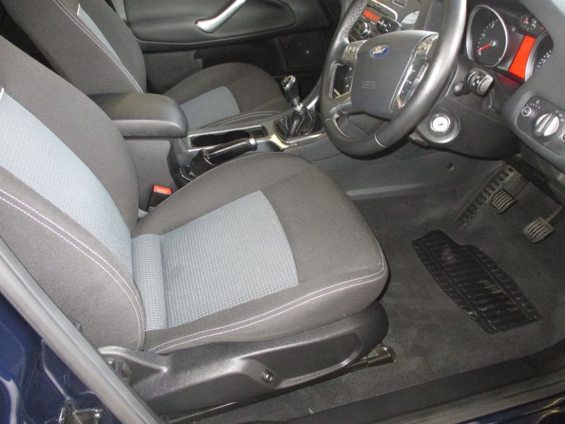 2011 FORD MONDEO ZETEC TDCI image 4