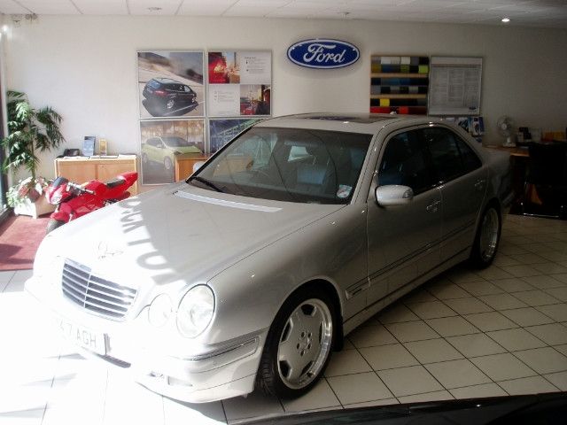 2001 Mercedes-Benz E320 v6 avantgarde 4dr image 2