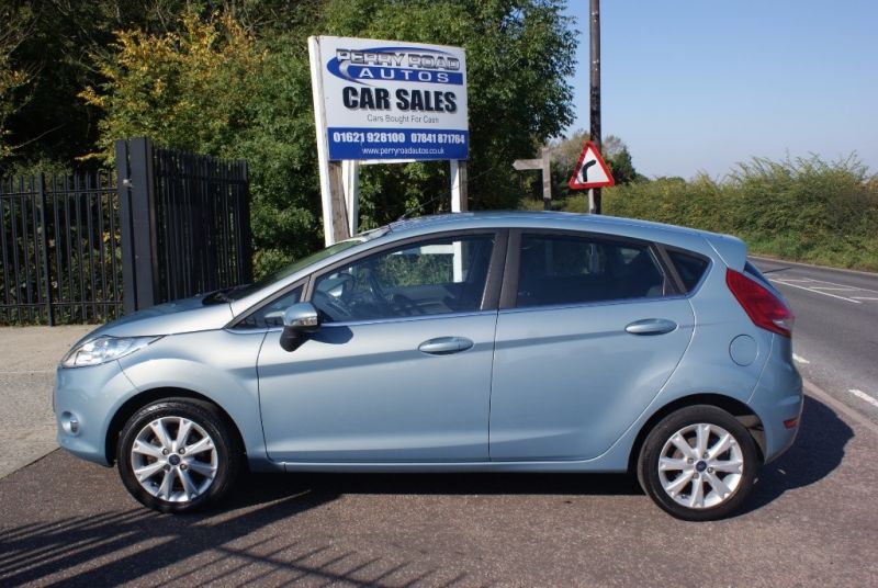 2010 Ford Fiesta Zetec 16v 5dr image 2