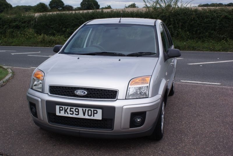 2009 Ford Fusion Zetec 5dr image 1