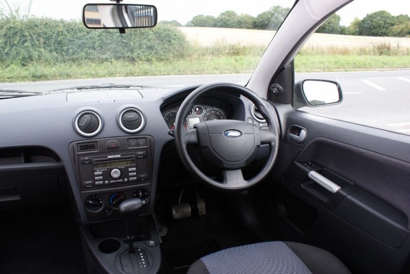 2009 Ford Fusion Zetec 5dr image 4