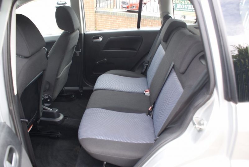 2009 Ford Fusion Zetec 5dr image 5
