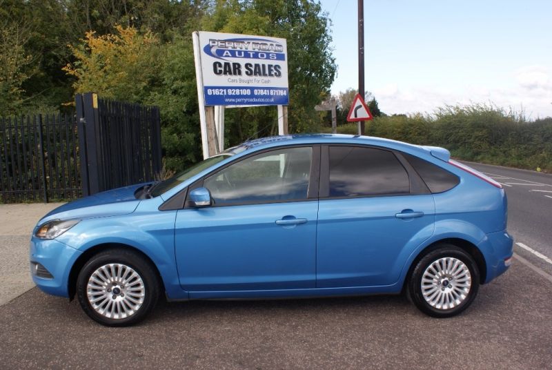 2009 Ford Focus Titanium 5dr image 2