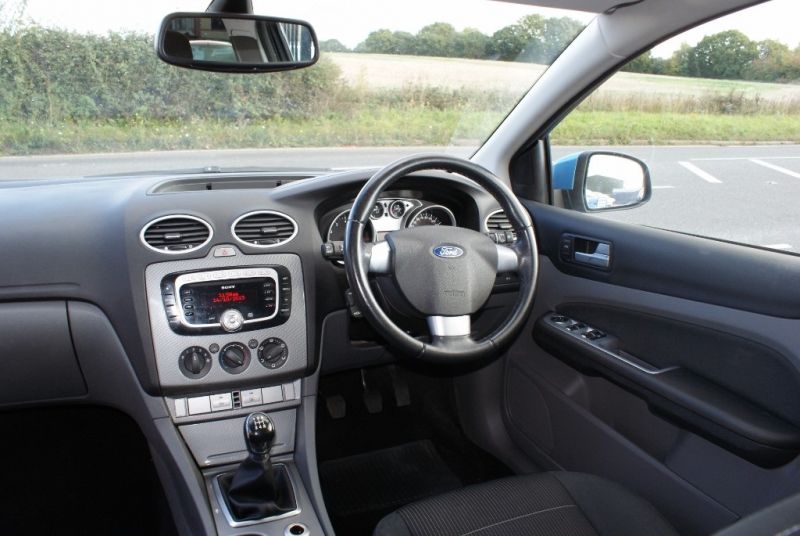 2009 Ford Focus Titanium 5dr image 4