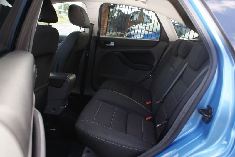 2009 Ford Focus Titanium 5dr image 5