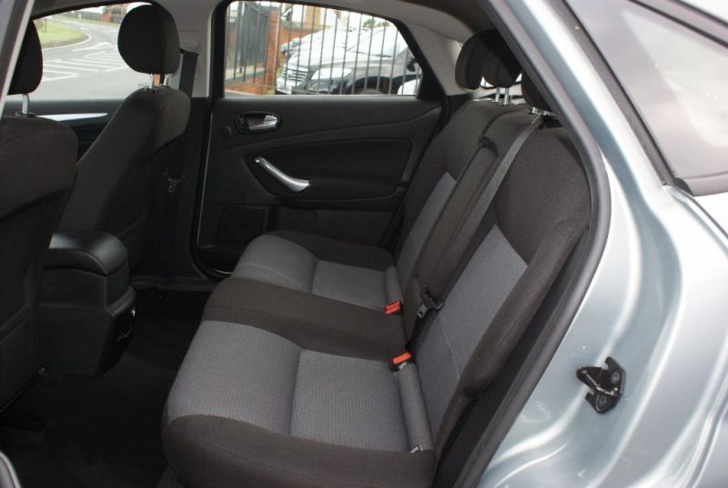 2008 Ford Mondeo Zetec 145 5dr image 5