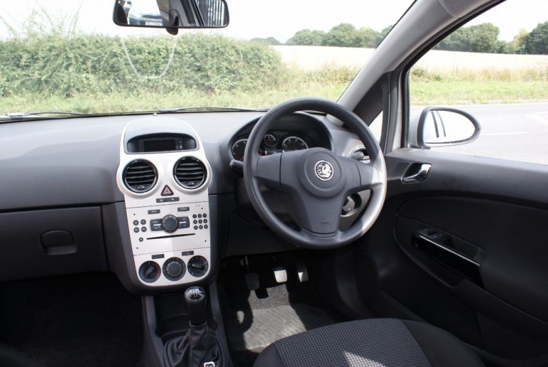 2013 Vauxhall Corsa Life 5 Door image 4