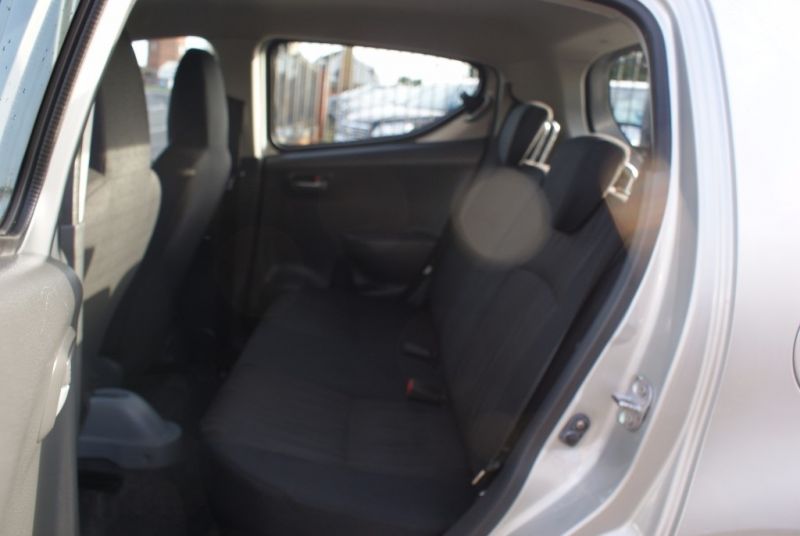 2010 Nissan Pixo N-Tec 5dr image 5