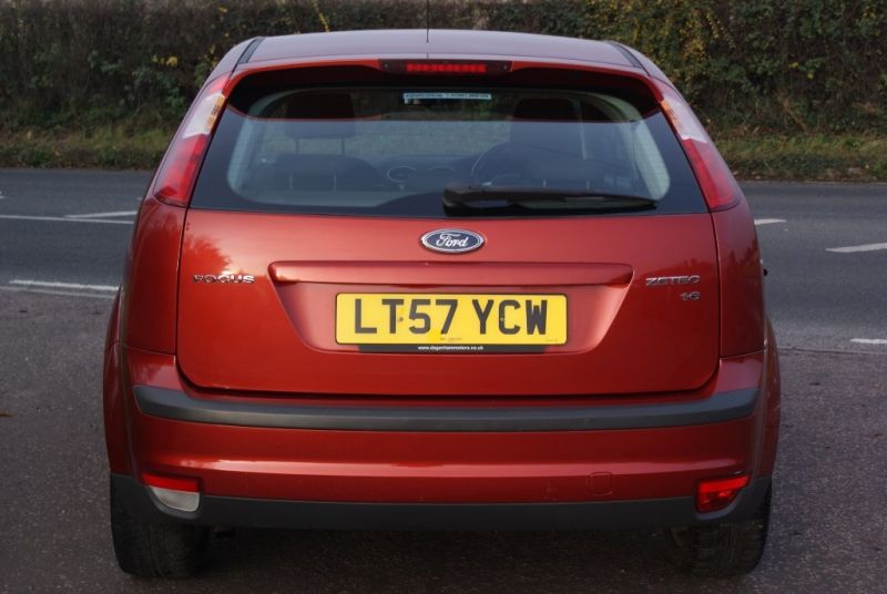 2007 Ford Focus Zetec Climate 5dr image 3