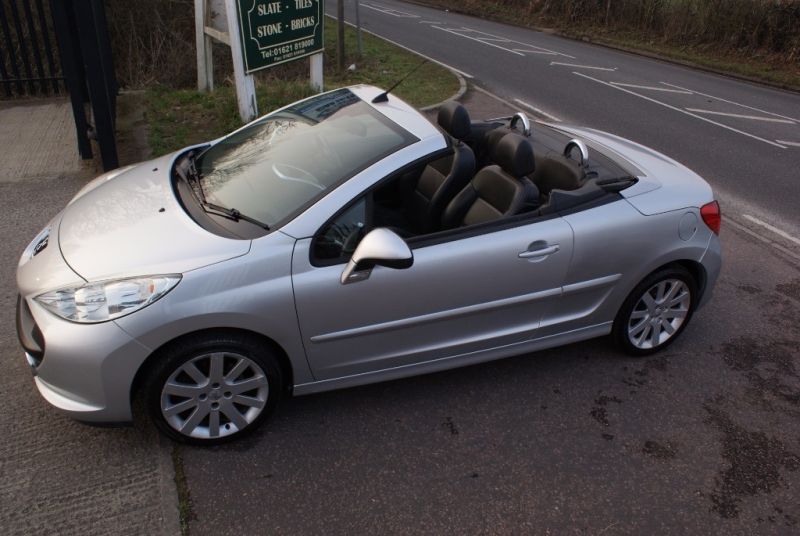 2008 Peugeot 207 GT Coupe Cabriolet image 2