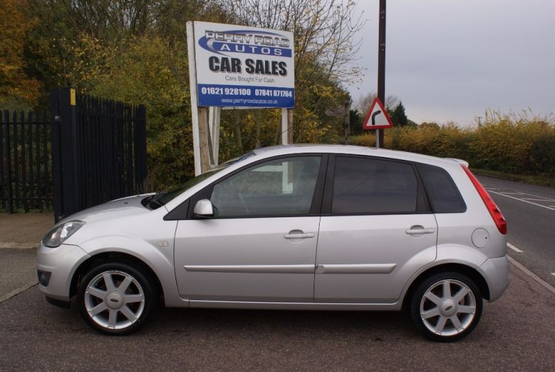 2008 Ford Fiesta Zetec Blue 5dr image 2