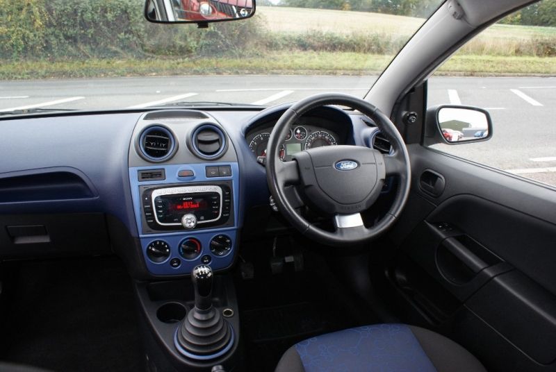2008 Ford Fiesta Zetec Blue 5dr image 4