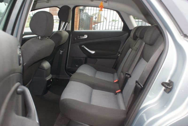 2007 Ford Mondeo Zetec Tdci 5dr image 5