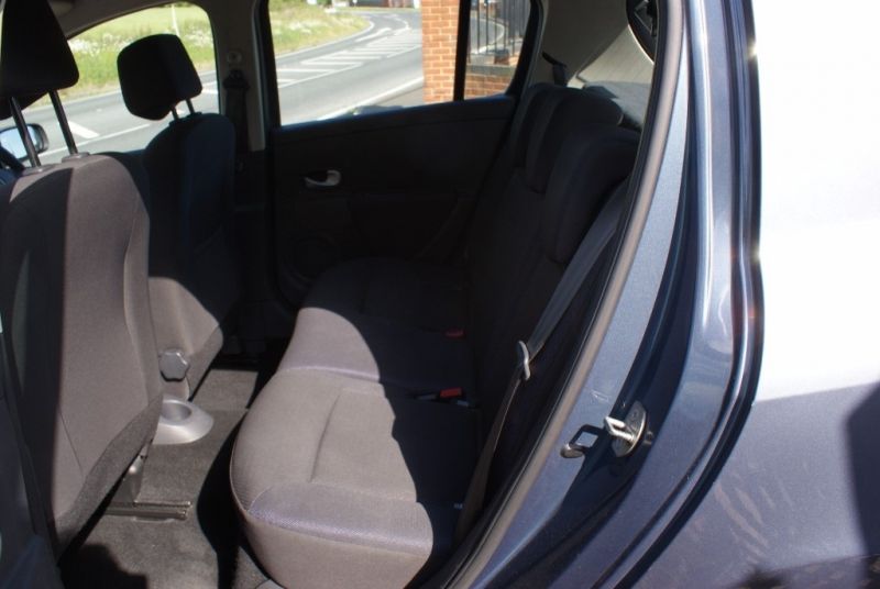 2007 Renault Clio Dynamique 16v 5dr image 5