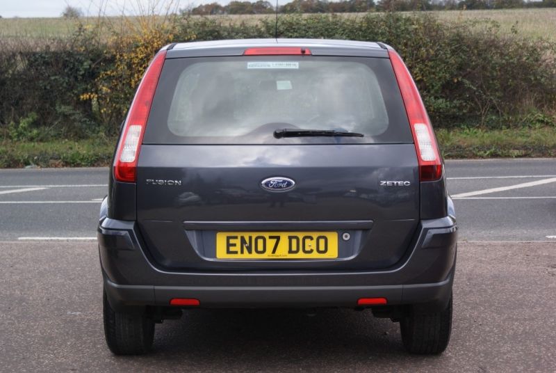 2007 Ford Fusion Zetec Climate 5dr image 3