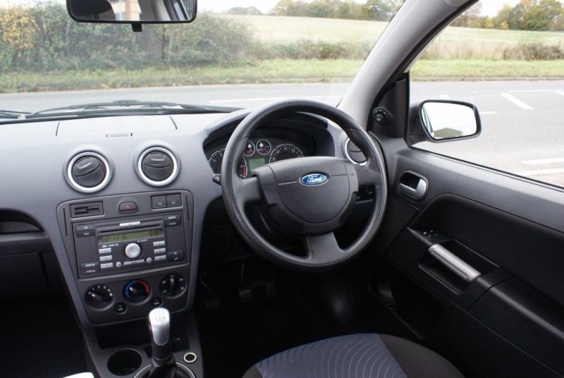 2007 Ford Fusion Zetec Climate 5dr image 4