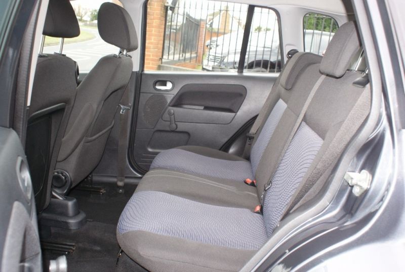 2007 Ford Fusion Zetec Climate 5dr image 5