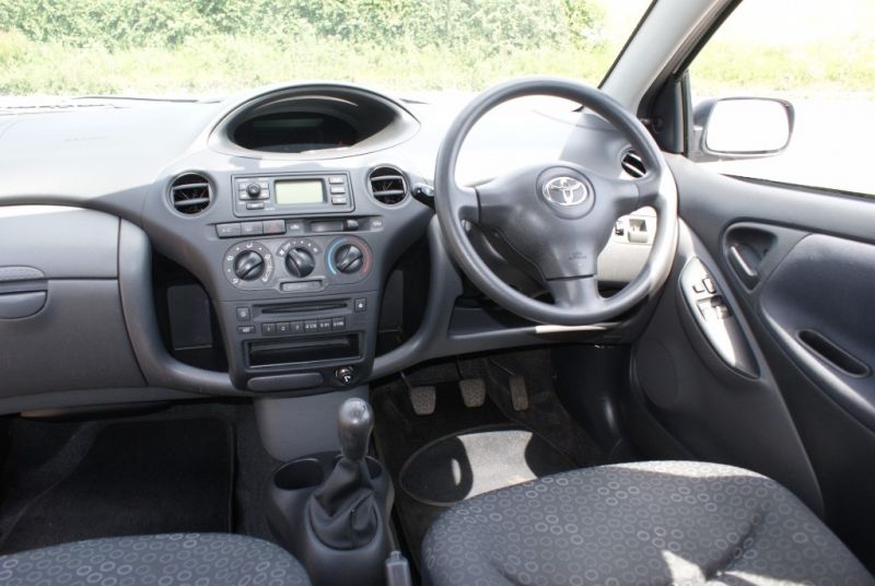 2004 Toyota Yaris T3 VVT-I 5dr image 4