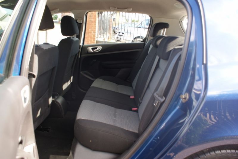 2006 Peugeot 307 S HDi 5dr image 5