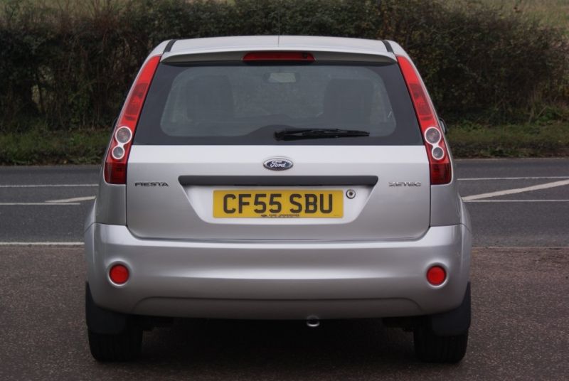 2006 Ford Fiesta Zetec Climate 16v 5dr image 3