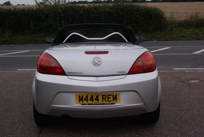 2005 Vauxhall Tigra 16v Twinport image 3