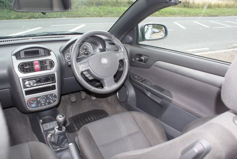 2005 Vauxhall Tigra 16v Twinport image 4