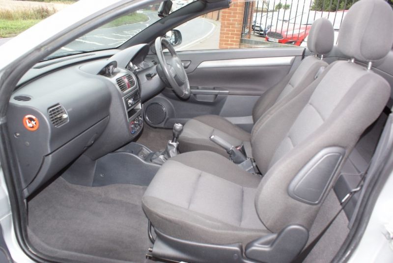 2005 Vauxhall Tigra 16v Twinport image 5