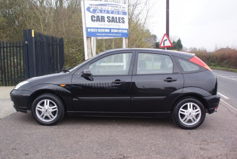 2004 Ford Focus Zetec 5dr image 2