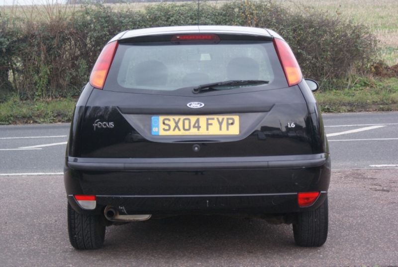 2004 Ford Focus Zetec 5dr image 3