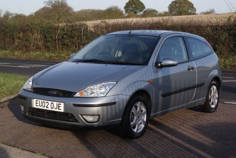 2002 Ford Focus Zetec Silver 3dr image 1