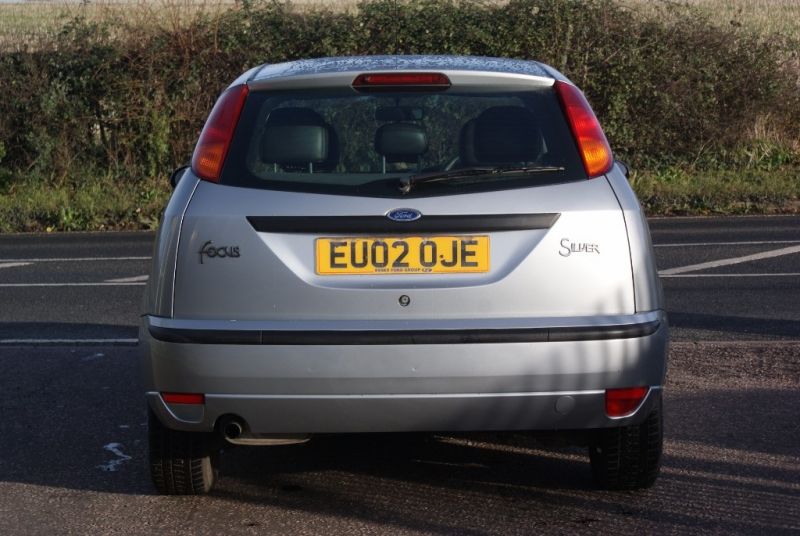 2002 Ford Focus Zetec Silver 3dr image 3