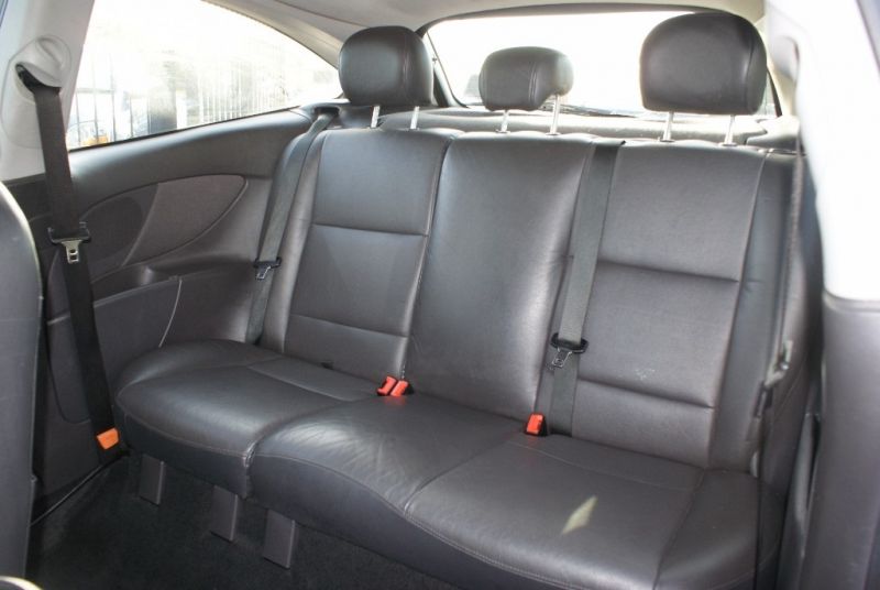 2002 Ford Focus Zetec Silver 3dr image 5