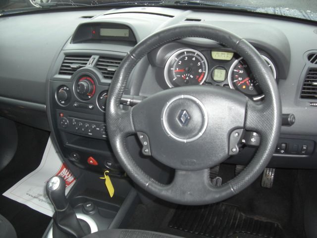 2007 RENAULT MEGANE 1.6 DYNAMIQUE VVT 5d image 4
