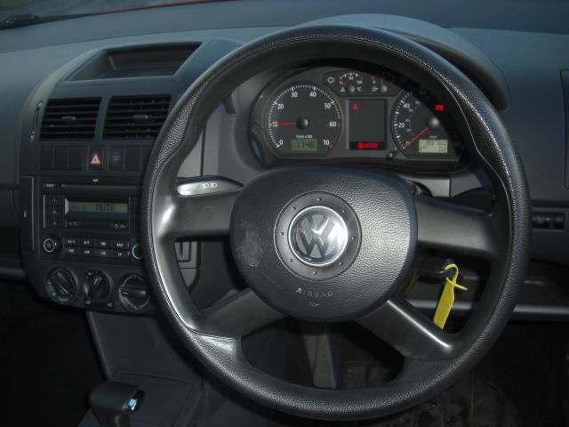 2006 VOLKSWAGEN POLO 1.4 S 5d image 5