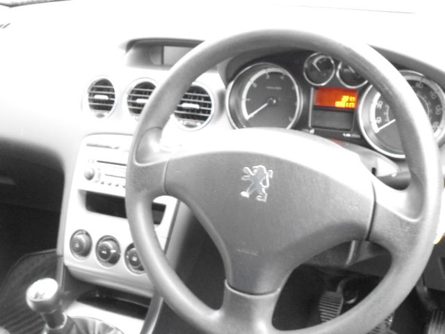 2009 PEUGEOT 308 1.4 VERVE 5d image 4