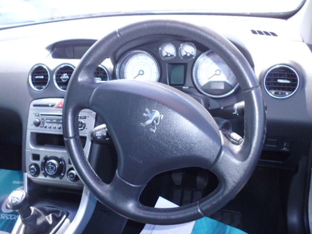2008 PEUGEOT 308 1.6 SE 5d image 4