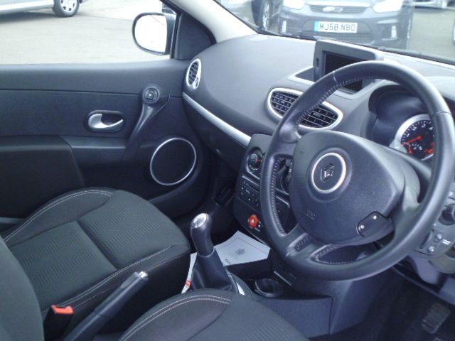 2011 RENAULT CLIO 1.1 DYNAMIQUE TOMTOM image 5