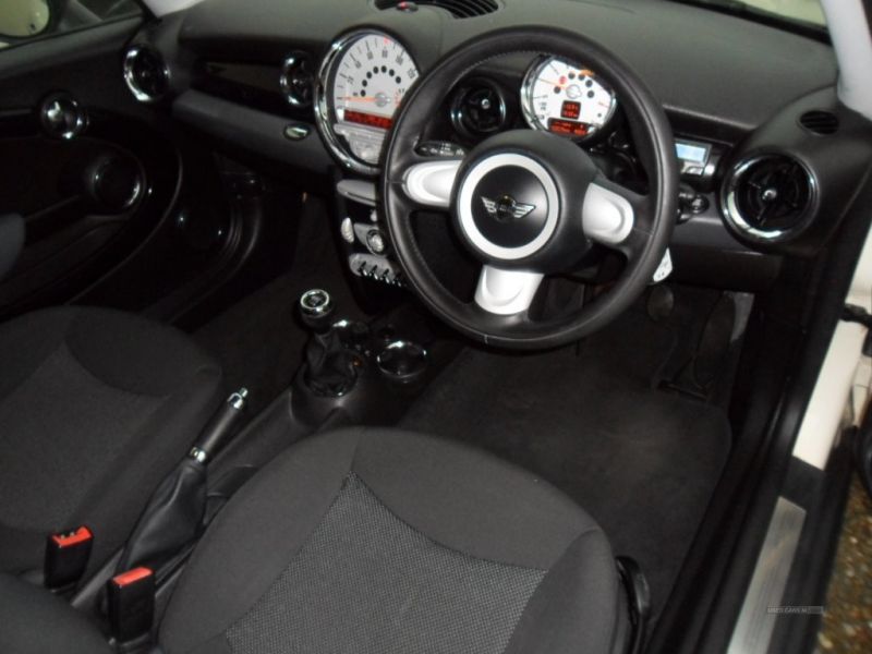 2009 MINI Cooper 1.6 image 4