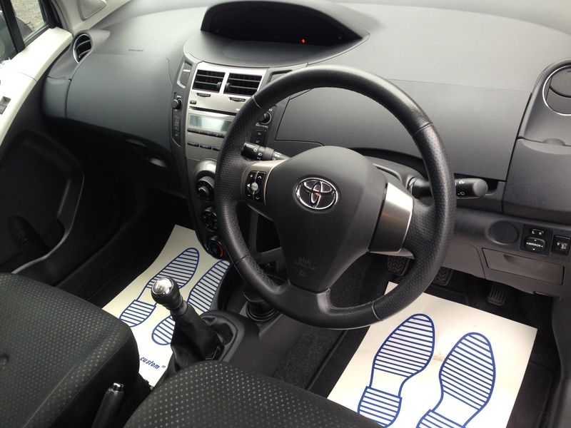 2009 TOYOTA YARIS 1.33 VVT-I SR 5DR image 4