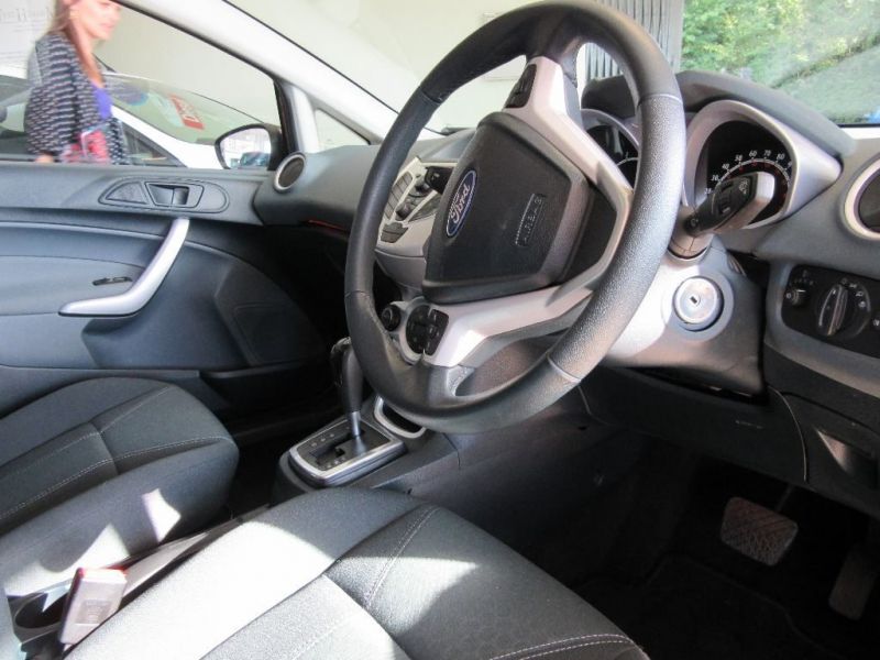 2009 FORD FIESTA 1.4 TITANIUM AUTO image 3
