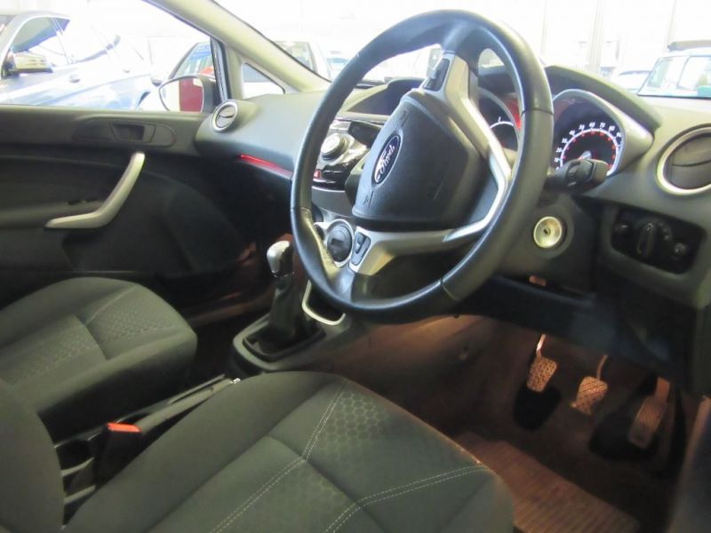 2011 Ford Fiesta 1.6 Titanium image 4