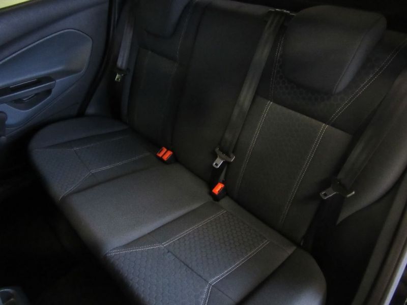 2011 Ford Fiesta 1.6 Titanium image 5