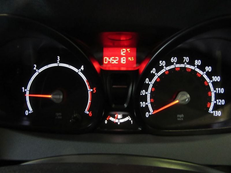 2011 FORD Fiesta VAN 1.6 Sport TDCi image 5