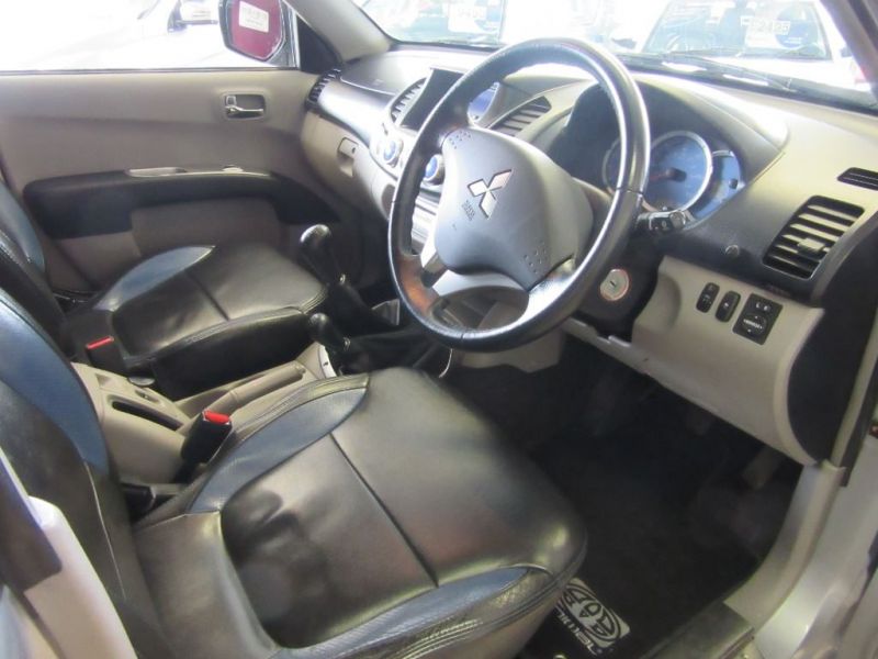 MITSUBISHI L200 2.5 image 4