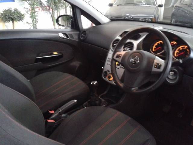 2008 Vauxhall Corsa 1.2i 16V SXi 3dr image 4